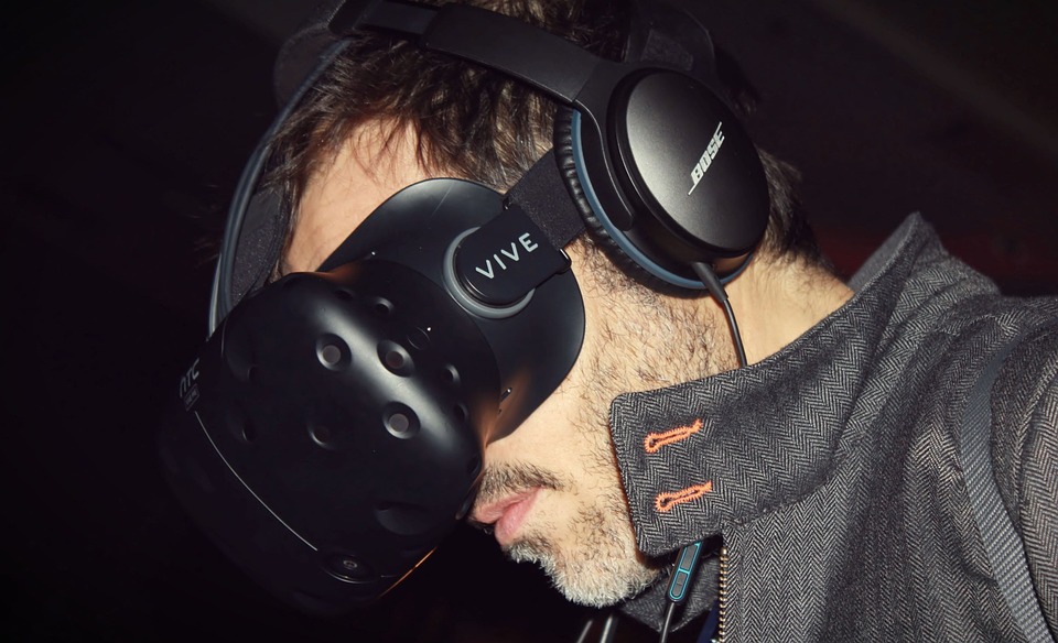 Man wearing VR